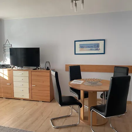 Strandhuepfer * Petersdorf auf Fehmarn